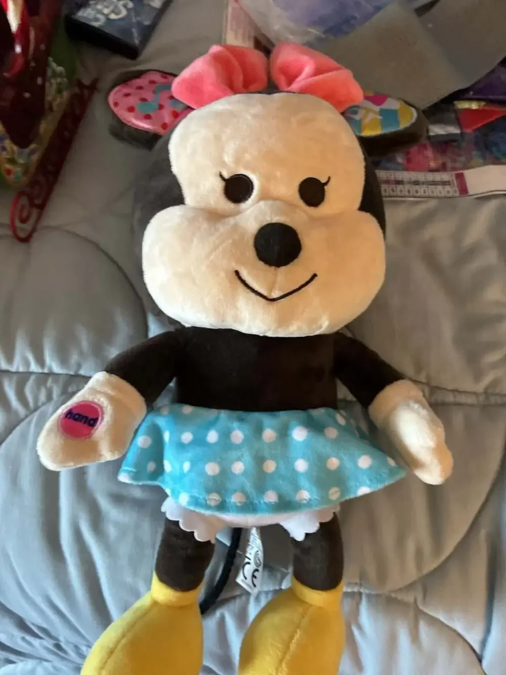 Disney Hooyay Hug and Play Talking Minnie Mouse Interactive Learning Plush A689